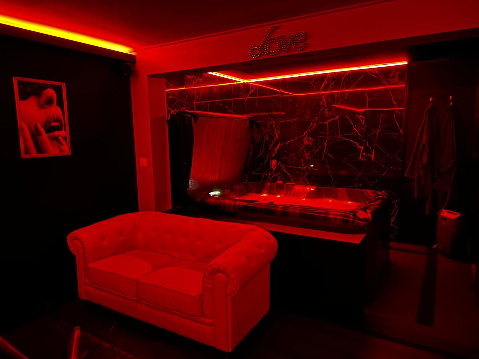 Love Room Passion Saint-Hilaire-de-Talmont Bagian luar foto